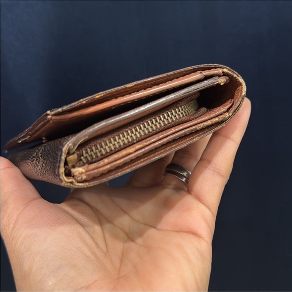 Louis Vuitton Brown Monogram Wallet Timeless Luxury - Picture 6 of 16